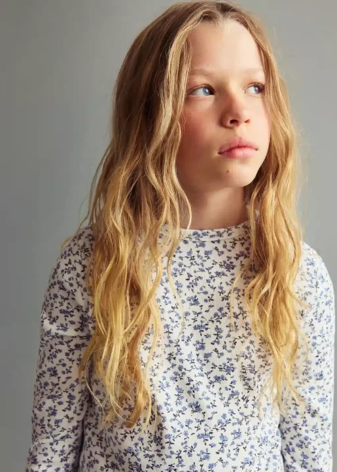 Tričko s květinovým potiskem Tričko s květinovým potiskem