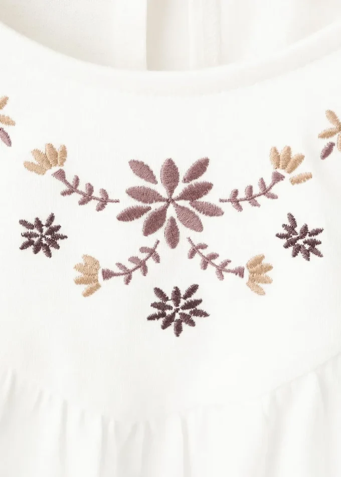 Tričko s květinovou výšivkou