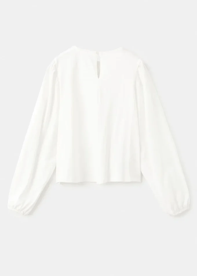 Tričko s květinovou výšivkou