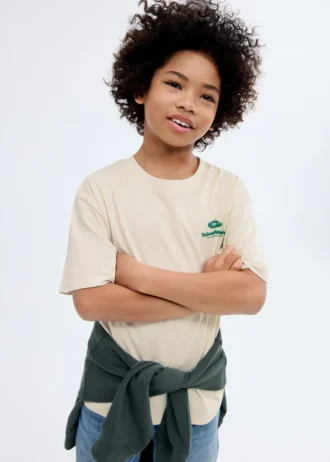 Tričko s potiskem reliéfních písmen