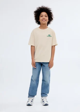 Tričko s potiskem reliéfních písmen