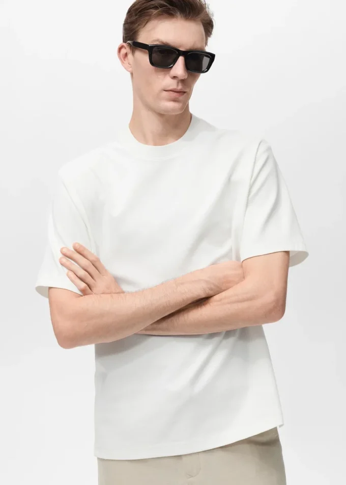 Tričko s pravidelným střihem a strukturovanou látkou Tričko s pravidelným střihem a strukturovanou látkou