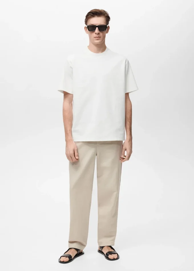 Tričko s pravidelným střihem a strukturovanou látkou Tričko s pravidelným střihem a strukturovanou látkou