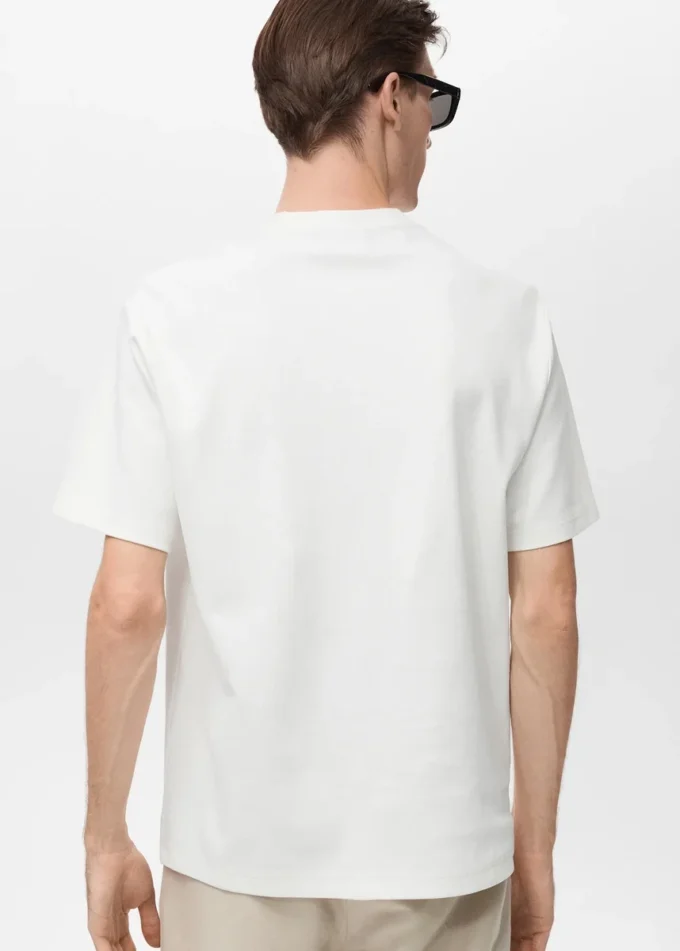 Tričko s pravidelným střihem a strukturovanou látkou Tričko s pravidelným střihem a strukturovanou látkou