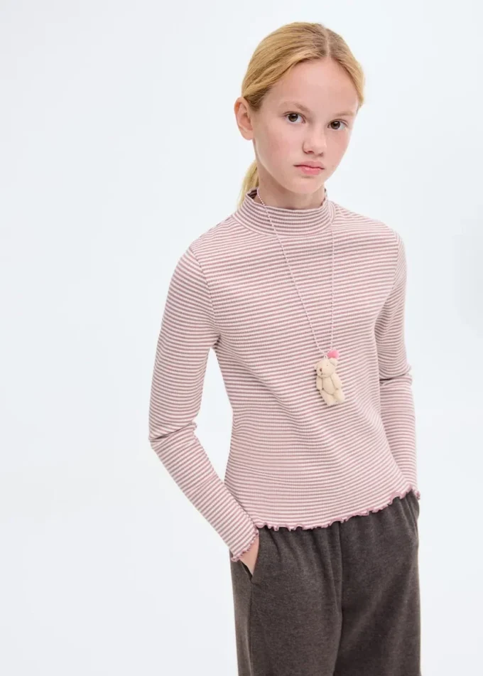 Tričko s pruhy a vroubkovaným lemem Tričko s pruhy a vroubkovaným lemem