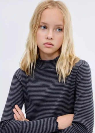 Tričko s pruhy a vroubkovaným lemem Tričko s pruhy a vroubkovaným lemem