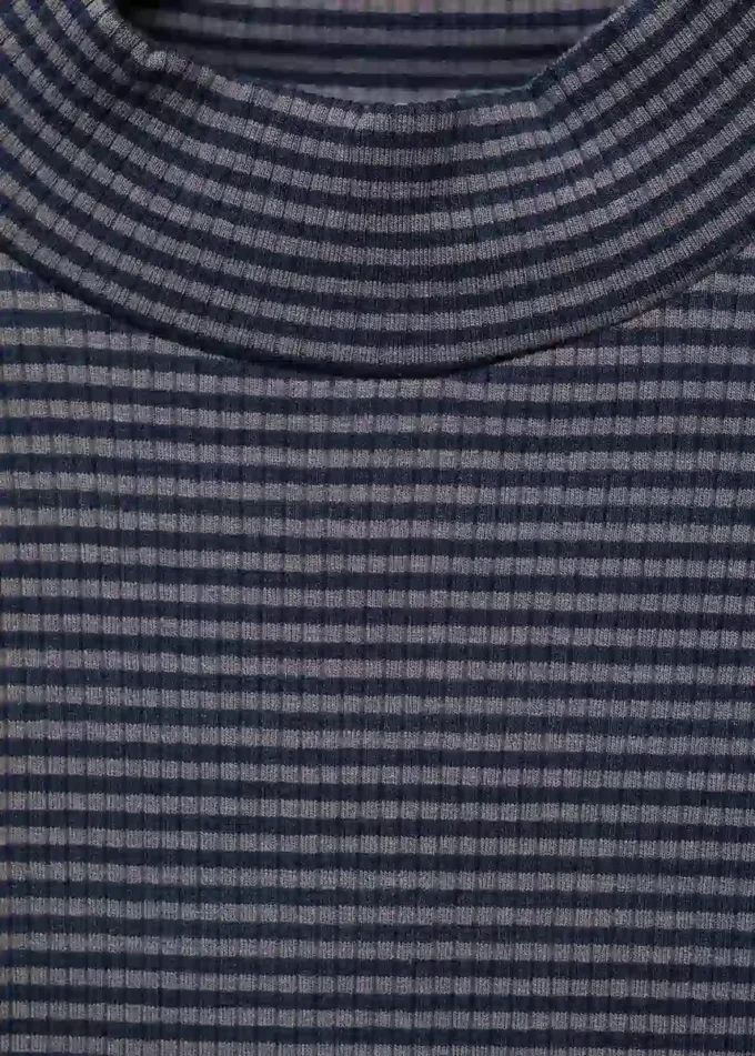 Tričko s pruhy a vroubkovaným lemem Tričko s pruhy a vroubkovaným lemem