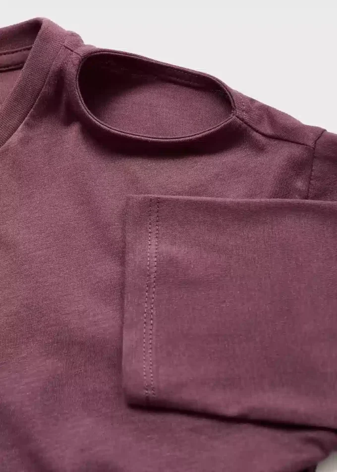 Tričko s výřezem Tričko s výřezem