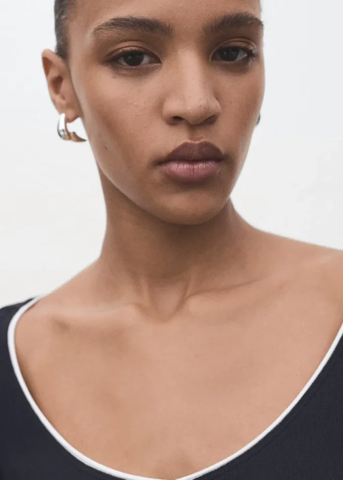 Tričko s výstřihem do V z kombinované látky Tričko s výstřihem do V z kombinované látky