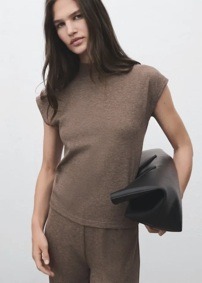 Tričko s vysokým límcem Tričko s vysokým límcem