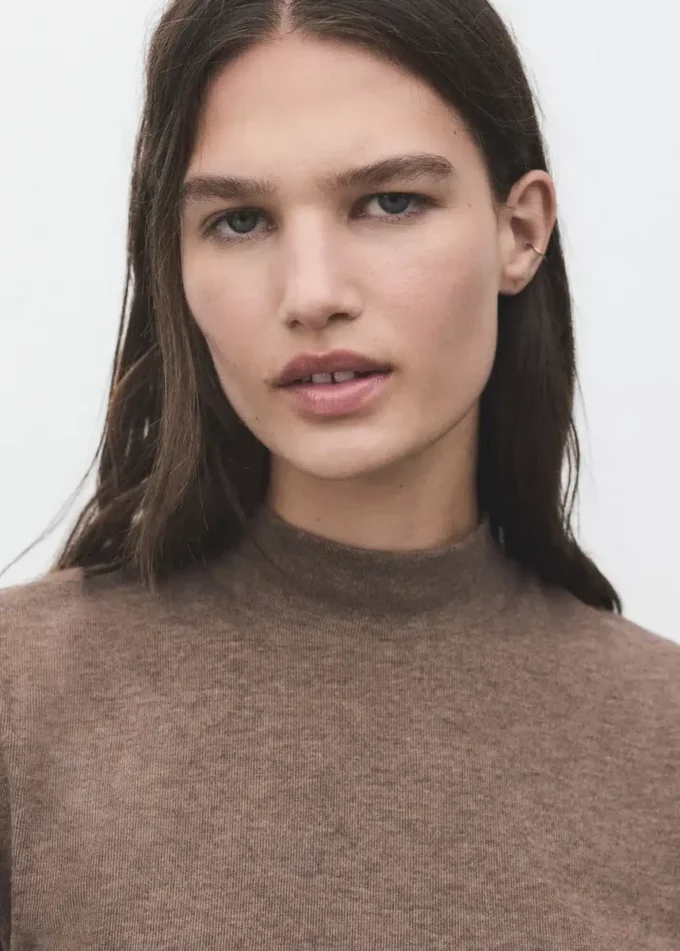 Tričko s vysokým límcem Tričko s vysokým límcem