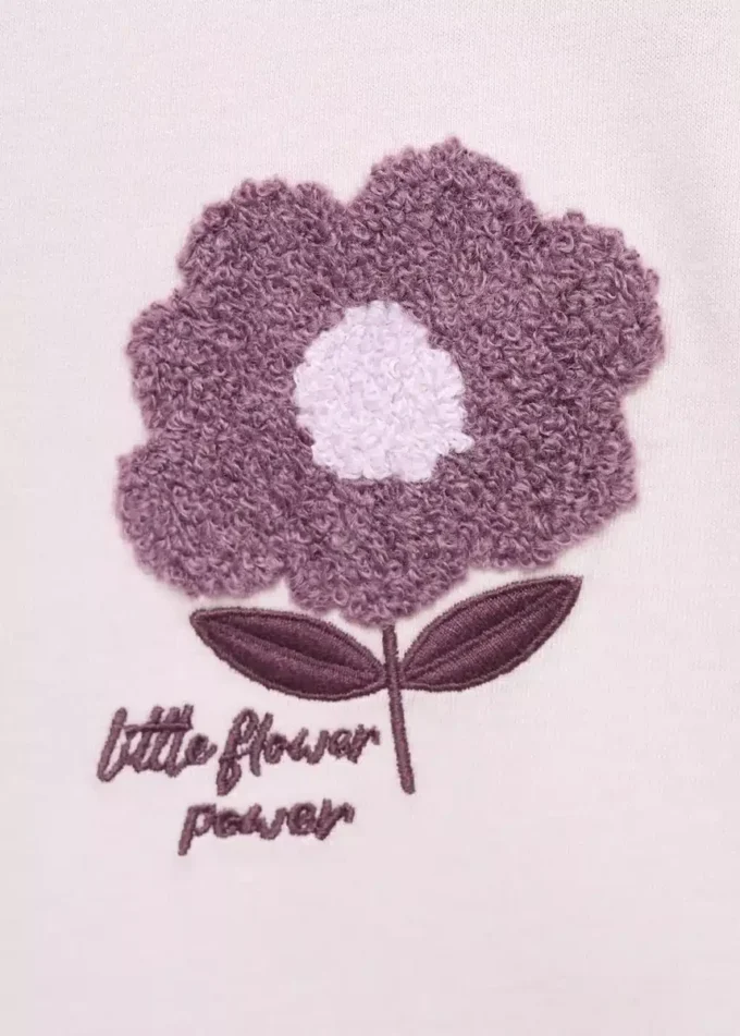 Tričko s vyšívaným detailem Tričko s vyšívaným detailem