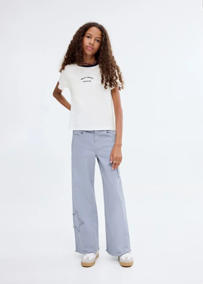 Tričko s vyšívaným kontrastním límcem Tričko s vyšívaným kontrastním límcem