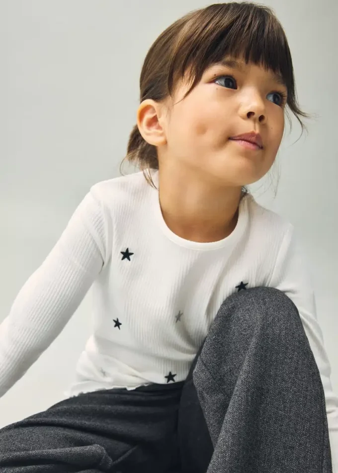 Tričko s vyšívanými hvězdami Tričko s vyšívanými hvězdami