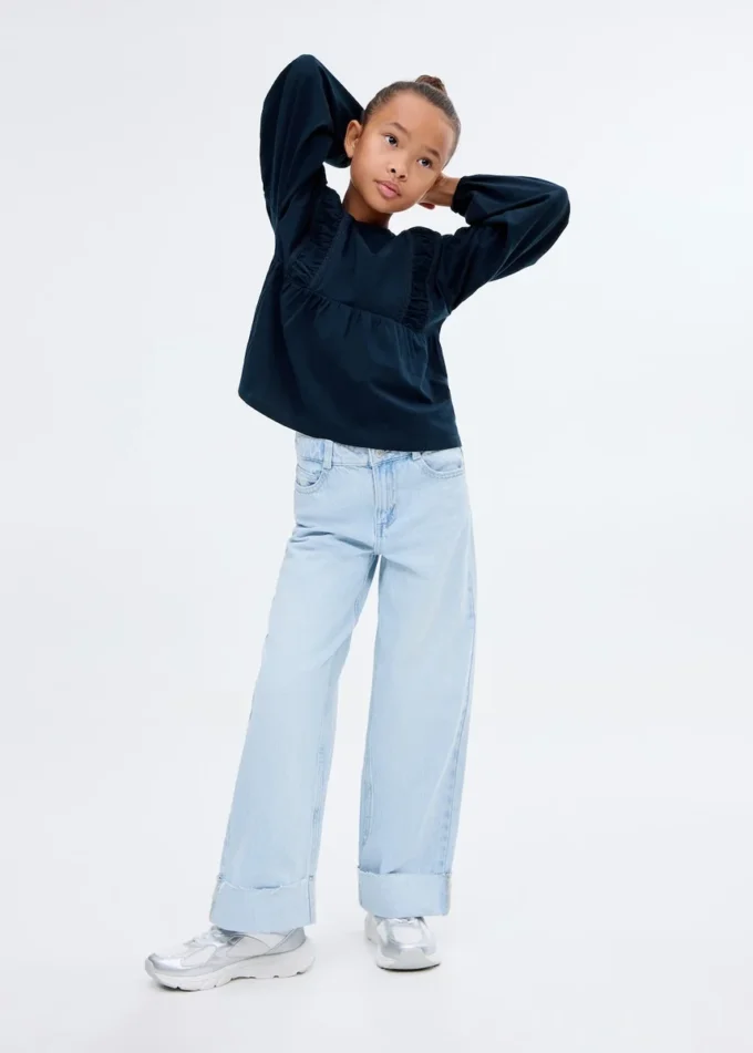 Tričko se shromážděnými detaily Tričko se shromážděnými detaily