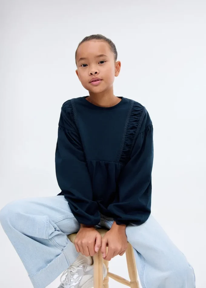 Tričko se shromážděnými detaily Tričko se shromážděnými detaily