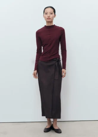 Tričko se zoubkovanými okraji