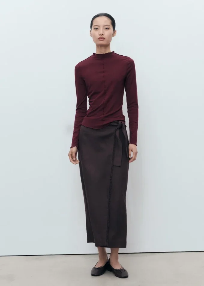 Tričko se zoubkovanými okraji Tričko se zoubkovanými okraji