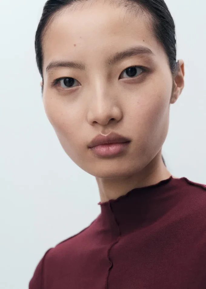 Tričko se zoubkovanými okraji Tričko se zoubkovanými okraji