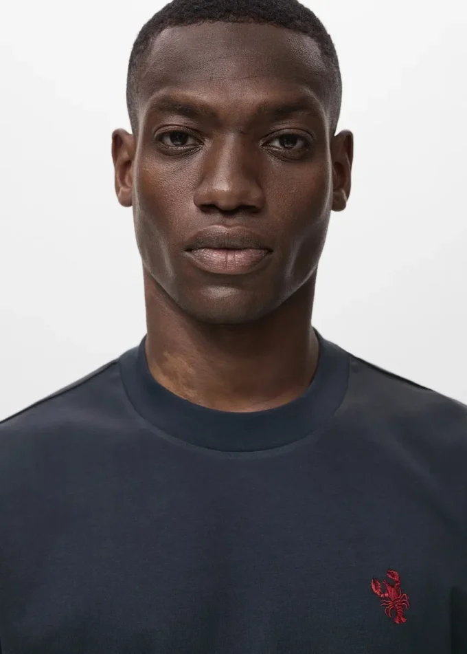 Tričko ze 100% bavlny s vyšívaným detailem Tričko ze 100% bavlny s vyšívaným detailem