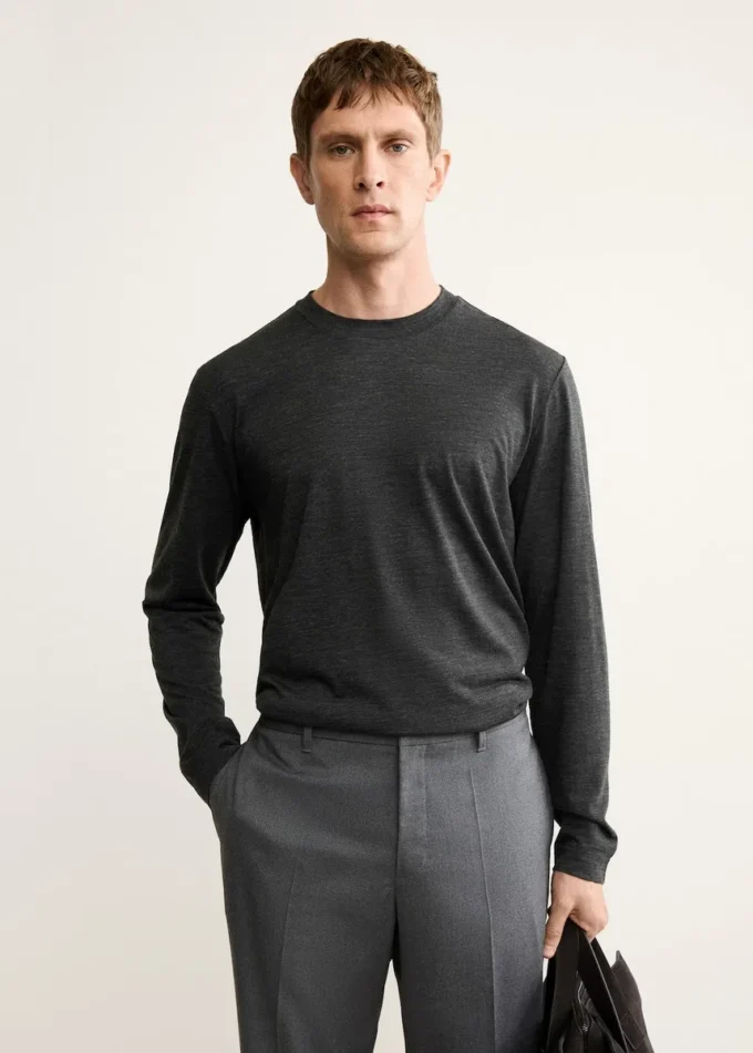 Tričko ze směsi vlny se slim fit střihem Tričko ze směsi vlny se slim fit střihem