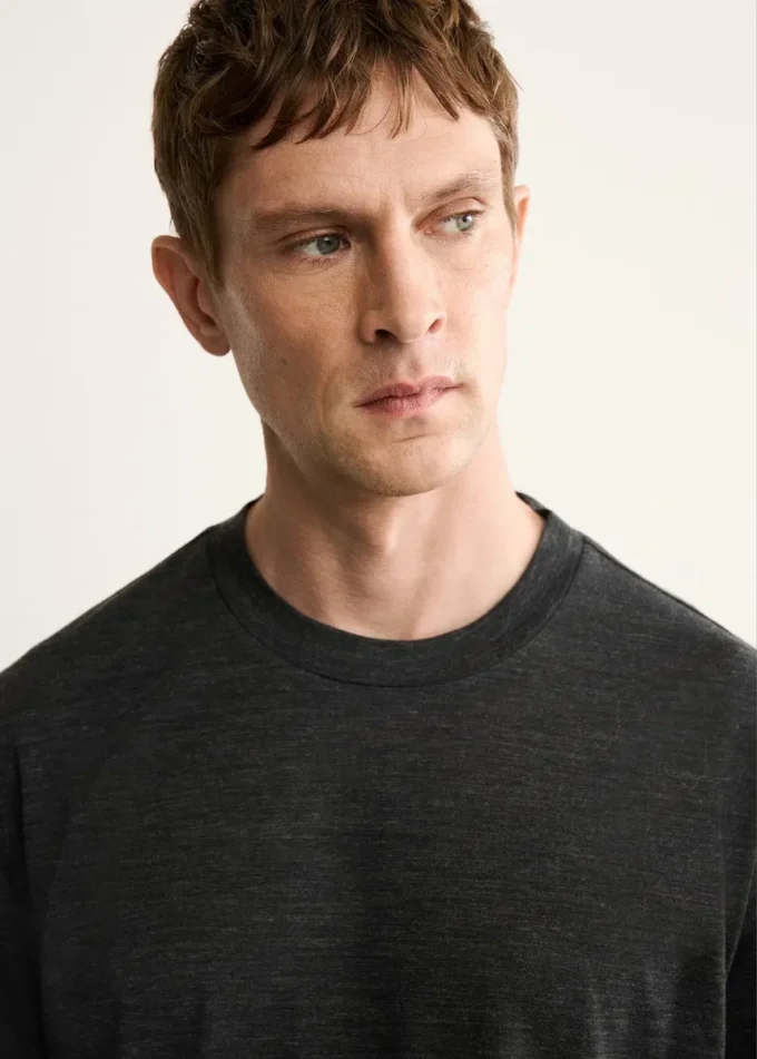 Tričko ze směsi vlny se slim fit střihem Tričko ze směsi vlny se slim fit střihem