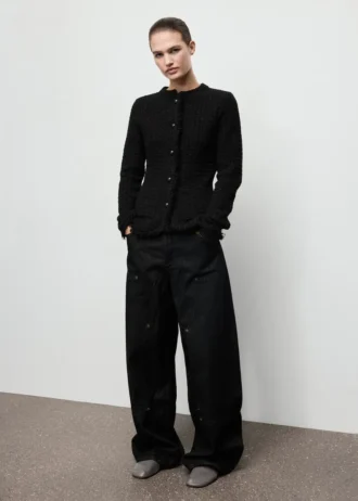 Tvídový svetr s roztřepenými lemy