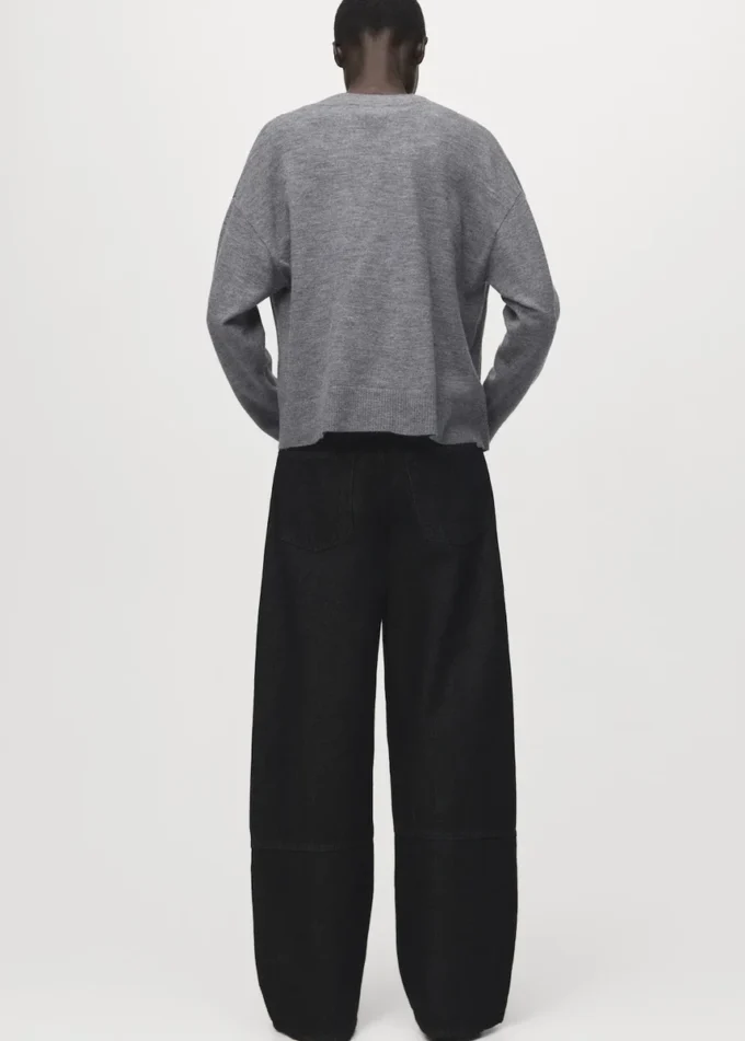 V-výstřihový svetr s kapsami V-výstřihový svetr s kapsami