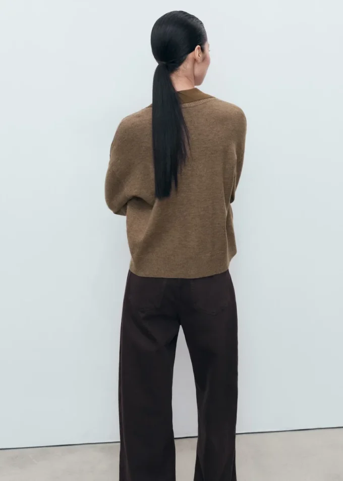 V-výstřihový svetr s kapsami V-výstřihový svetr s kapsami