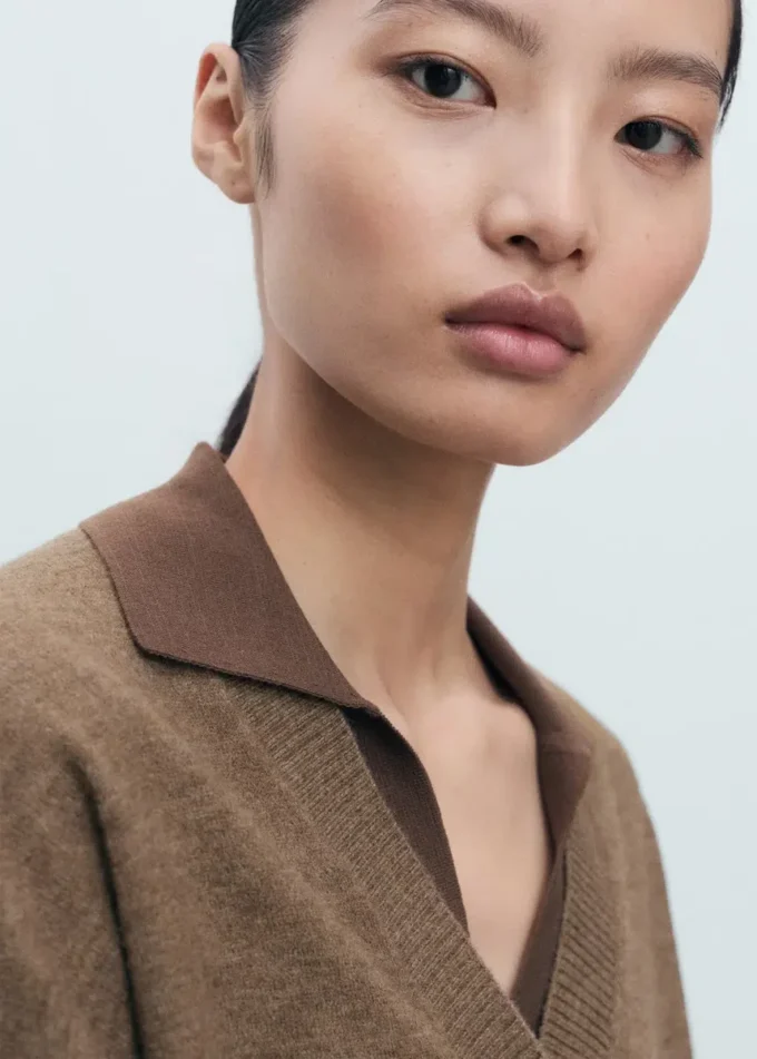 V-výstřihový svetr s kapsami V-výstřihový svetr s kapsami