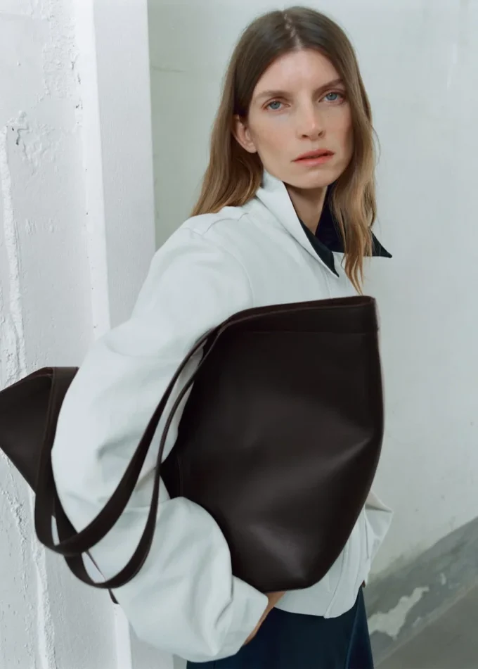 Velká kožená taška přes rameno Velká kožená taška přes rameno