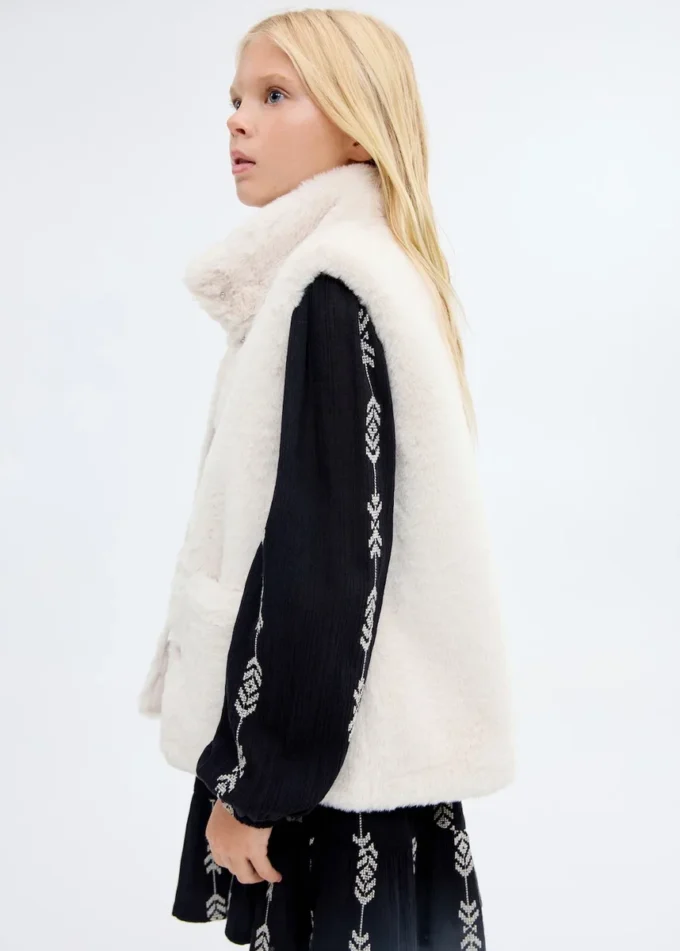 Vesta s kožešinovým efektem Vesta s kožešinovým efektem