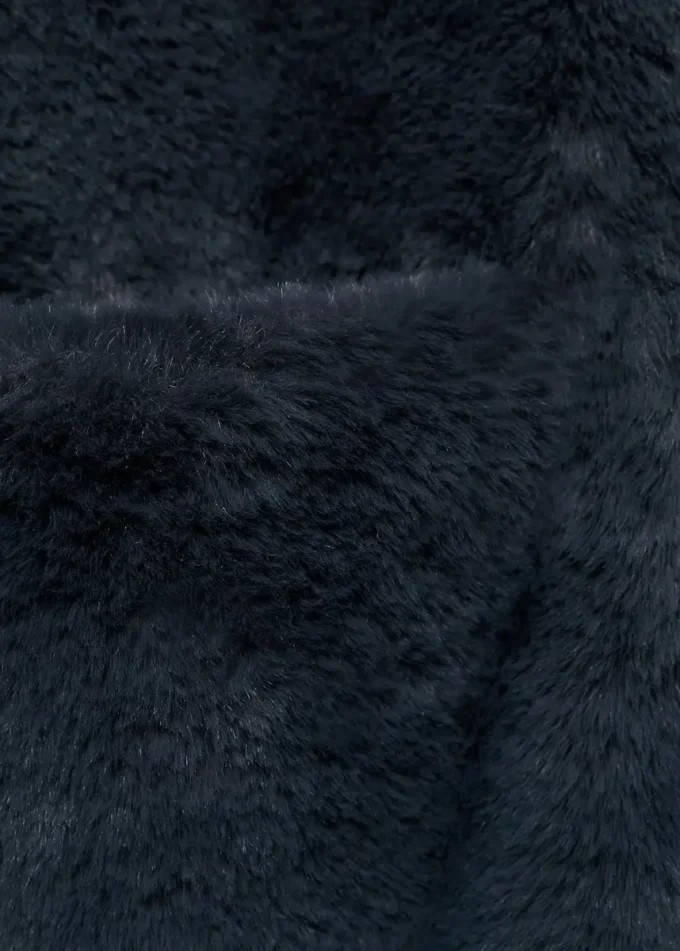 Vesta s kožešinovým efektem Vesta s kožešinovým efektem