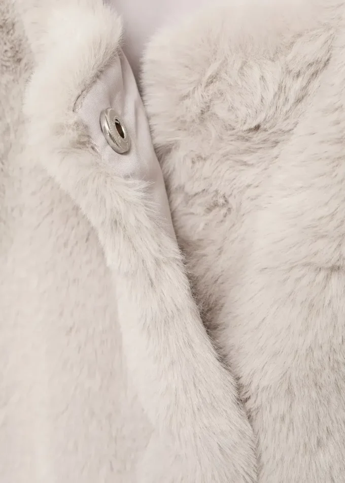 Vesta s kožešinovým efektem