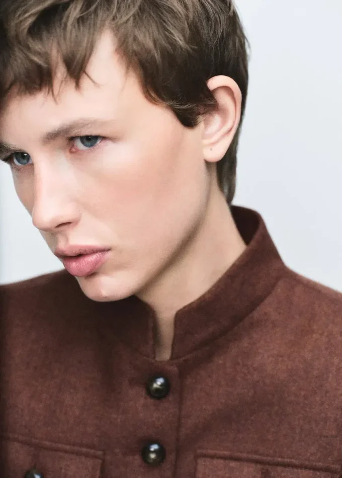 Vlněná bunda s límcem a kapsami Vlněná bunda s límcem a kapsami