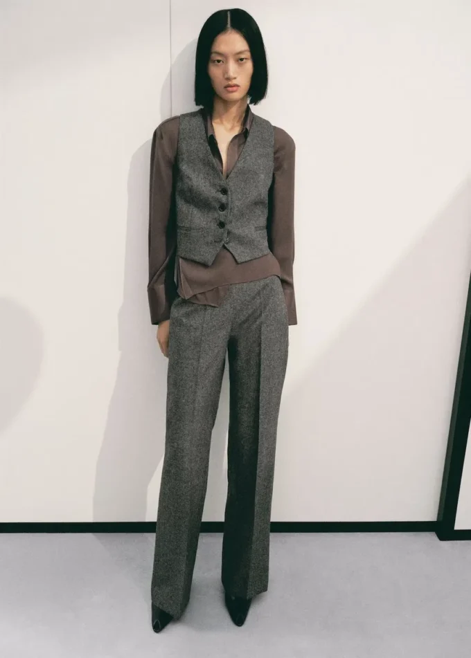 Vlněná vesta s puntíky Vlněná vesta s puntíky