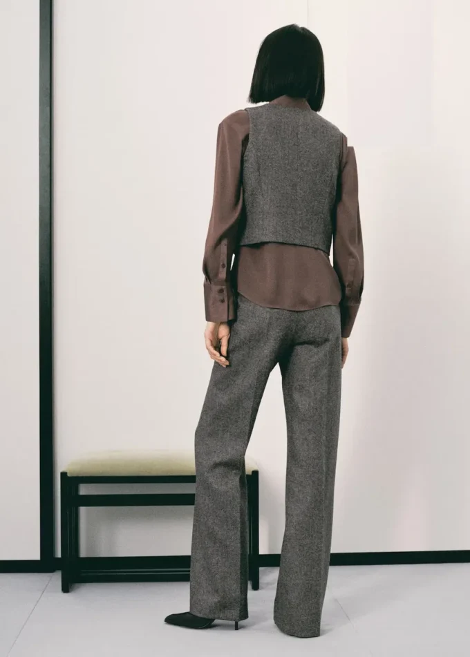 Vlněná vesta s puntíky Vlněná vesta s puntíky