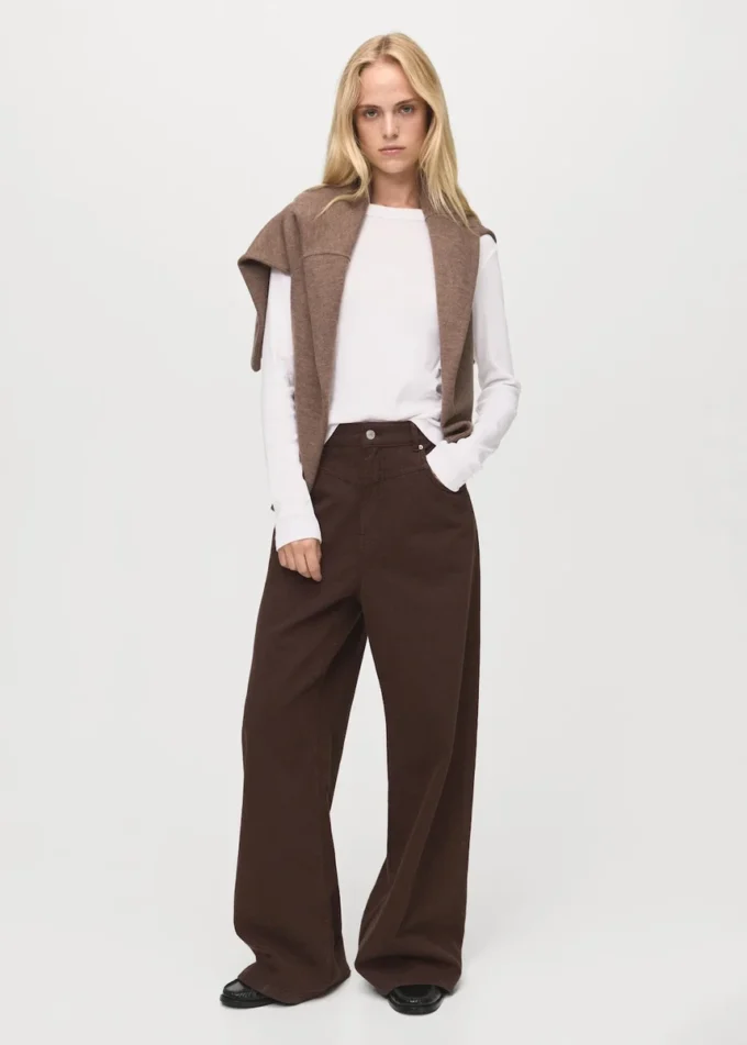 Volné džíny se středně vysokým pasem a širokými nohavicemi Volné džíny se středně vysokým pasem a širokými nohavicemi