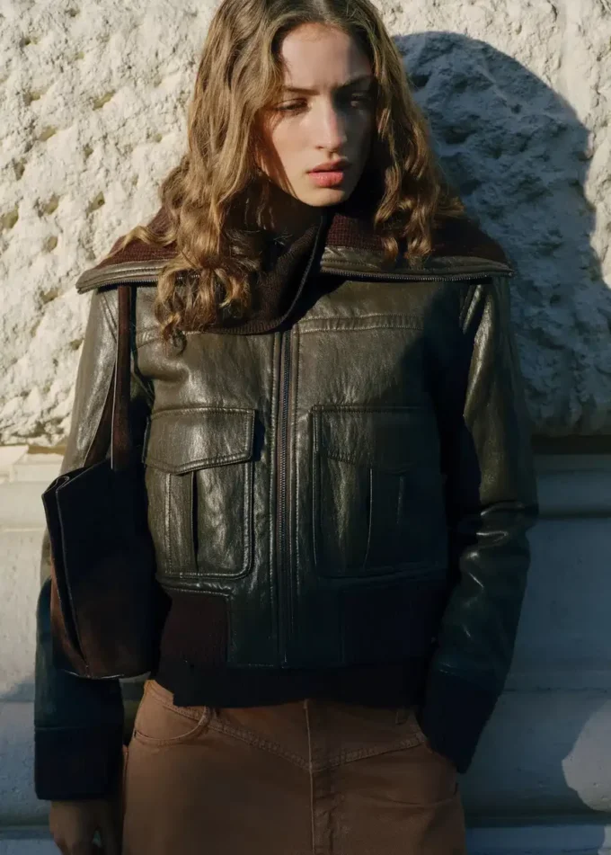 Volné džíny se středně vysokým pasem a širokými nohavicemi Volné džíny se středně vysokým pasem a širokými nohavicemi