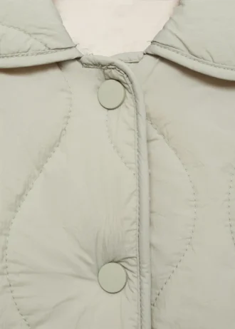 Vypodložená bunda s podšívkou z umělé kožešiny