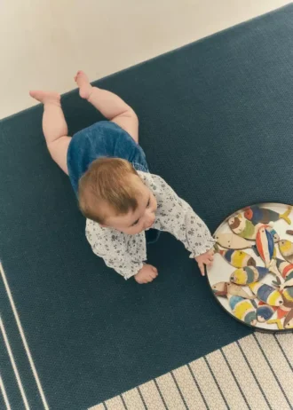 Vyšívaná blůza s babydoll límcem