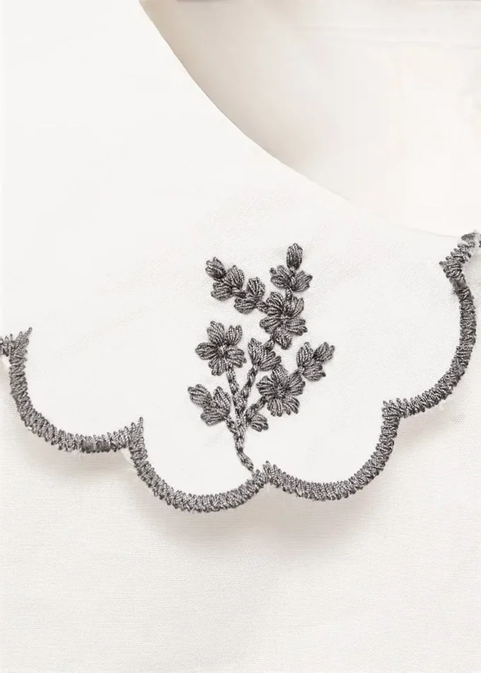 Vyšívaná blůza s babydoll límcem Vyšívaná blůza s babydoll límcem