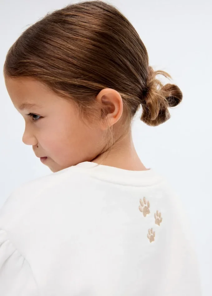 Vyšívaná mikina s motivem lva Vyšívaná mikina s motivem lva