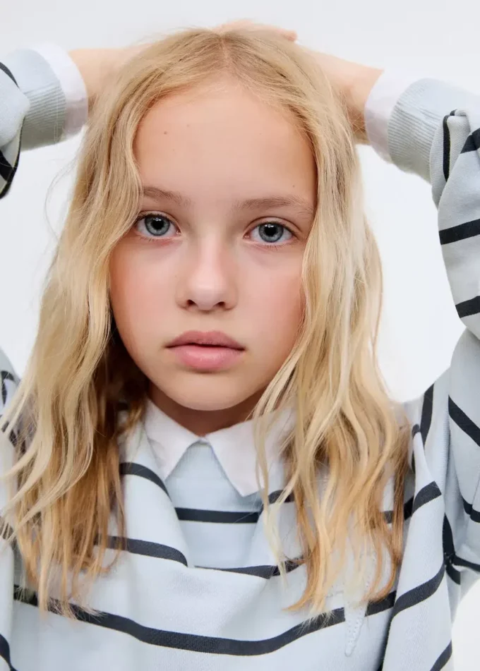 Vyšívaná pruhovaná mikina Vyšívaná pruhovaná mikina