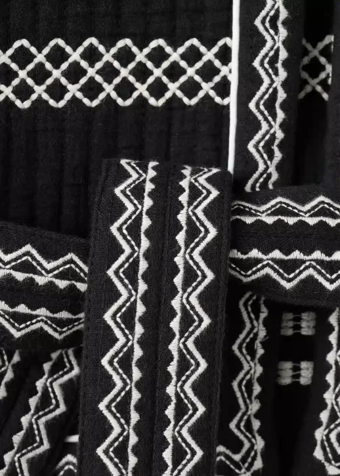 Vyšívaná vesta s páskem Vyšívaná vesta s páskem