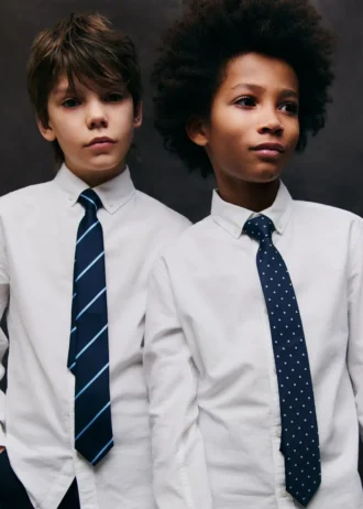 Vázanka s puntíkovaným vzorem