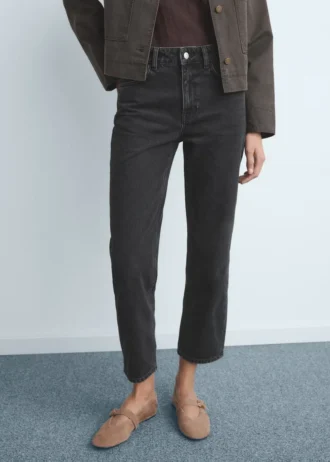 Úzké džíny s vysokým pasem